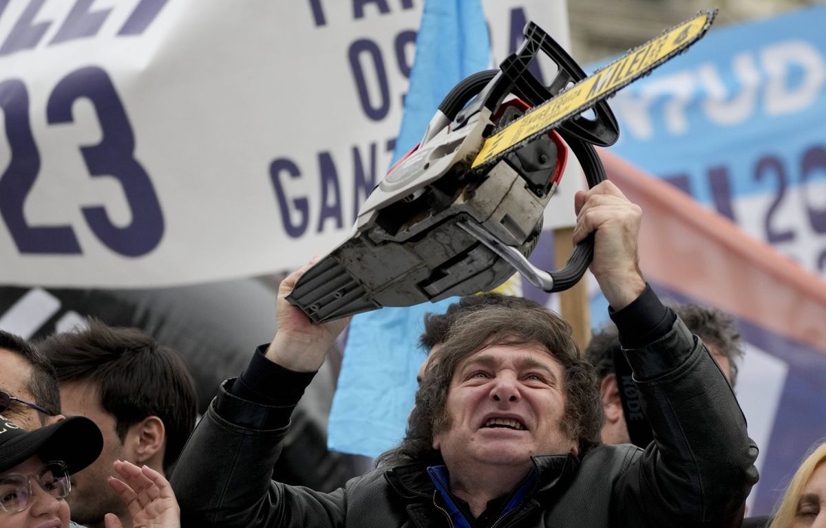 Argentine : Javier Milei, un nouveau président aux promesses chocs et aux « mains liées »